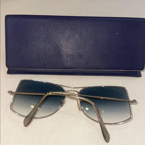 Fendi Sunglasses - Picture 2 of 3